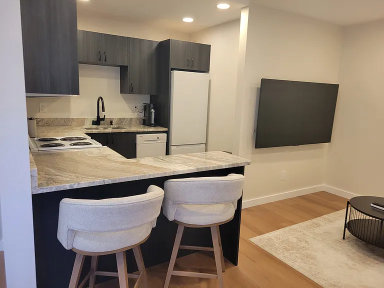 619 Earle Ave N #3 — Photo 3