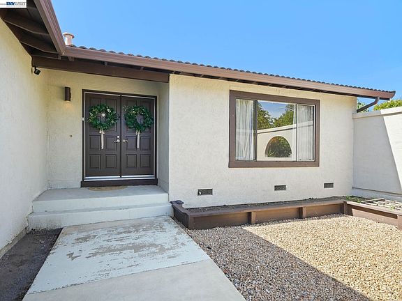 2nd image of 40701 Penn Ln