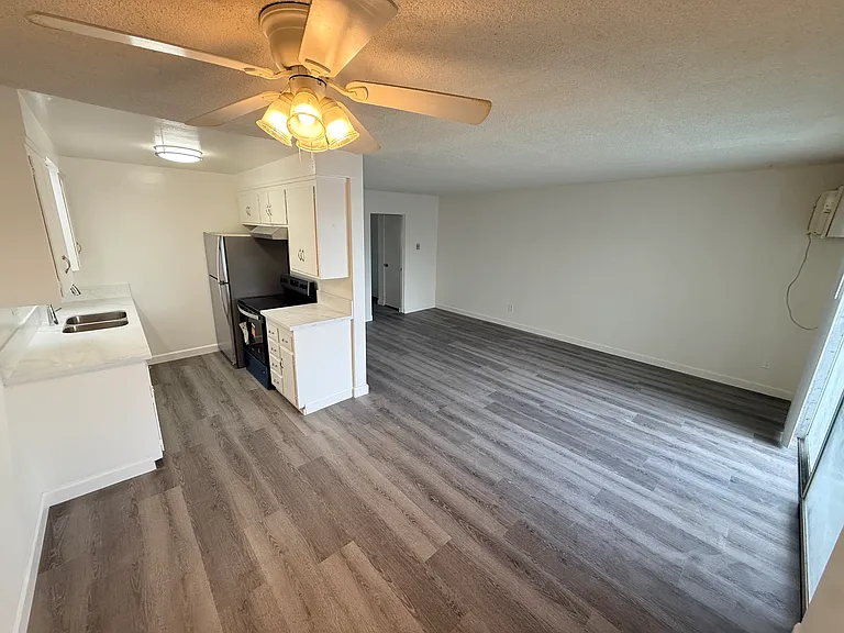 7626 Reseda Blvd #3 — Photo 3