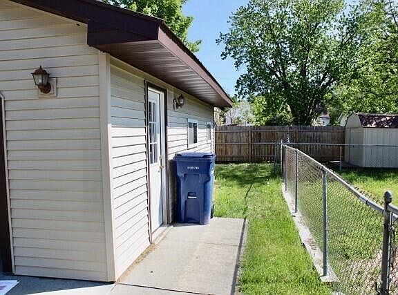 4th image of 304 Peninsular Ave