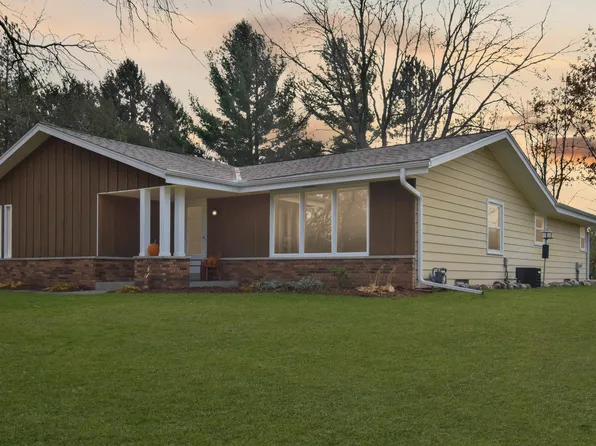 1387 Ponderosa Dr, Cedarburg, WI 53012