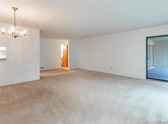 5th image of 18279 University Park Dr