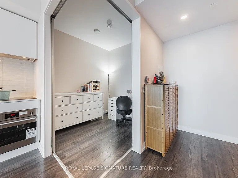33 Helendale Ave #2105 — Photo 12