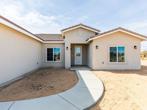 4th image of 447 N Wildflower St