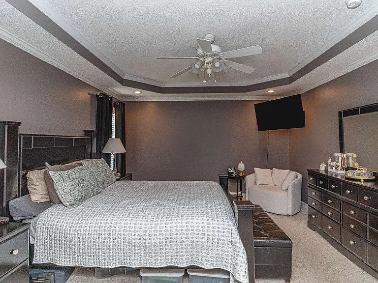 200 Ashworth Dr — Photo 21