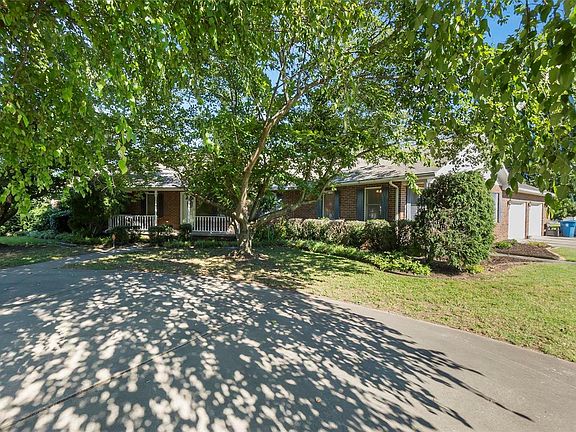 3rd image of 960 Saint Francis Ln