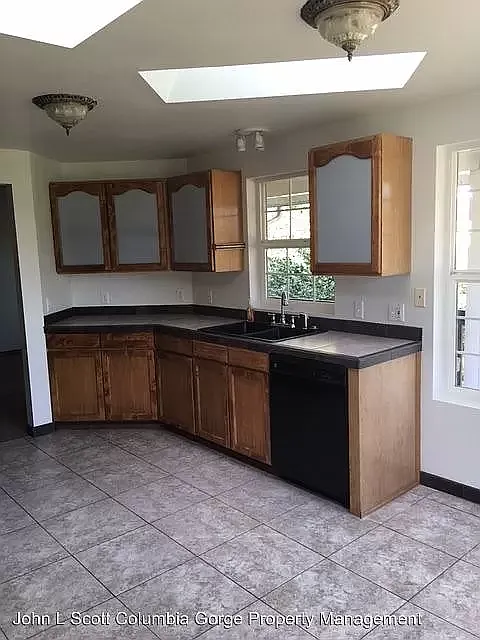 3 bed, $2,800 — Photo 2