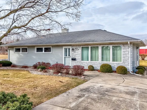 737 3rd Ave, Ottawa, IL 61350