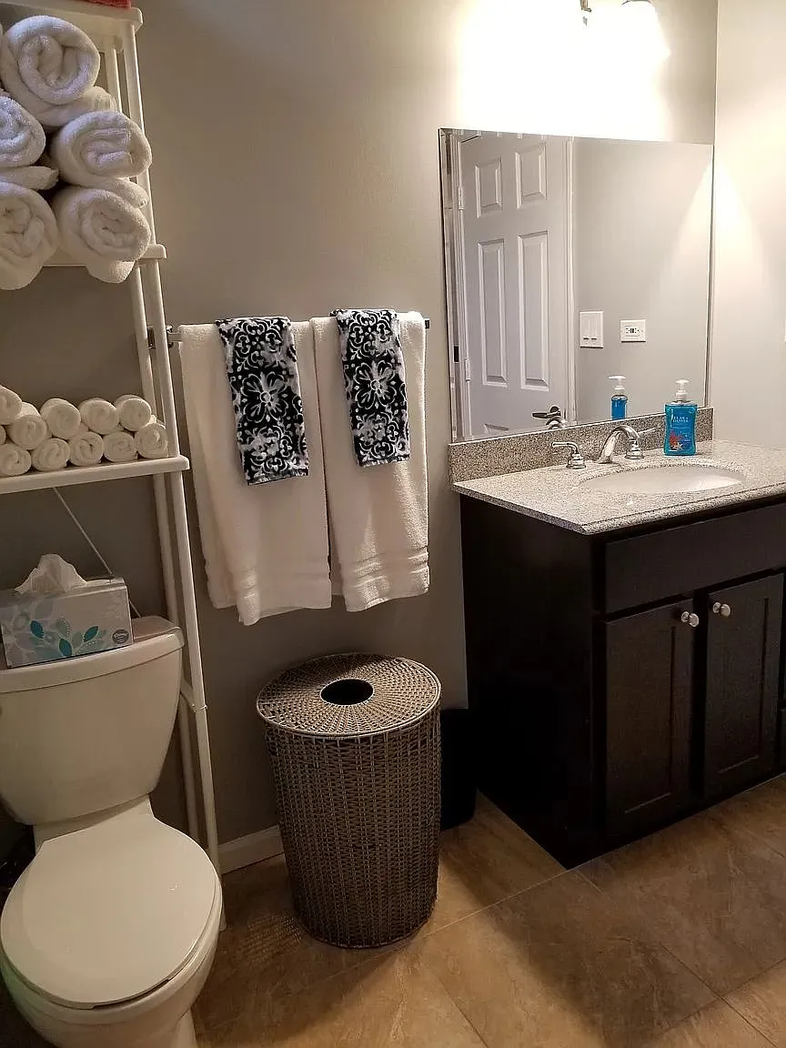 3 bed, 1000 sqft, $1,900 — Photo 1