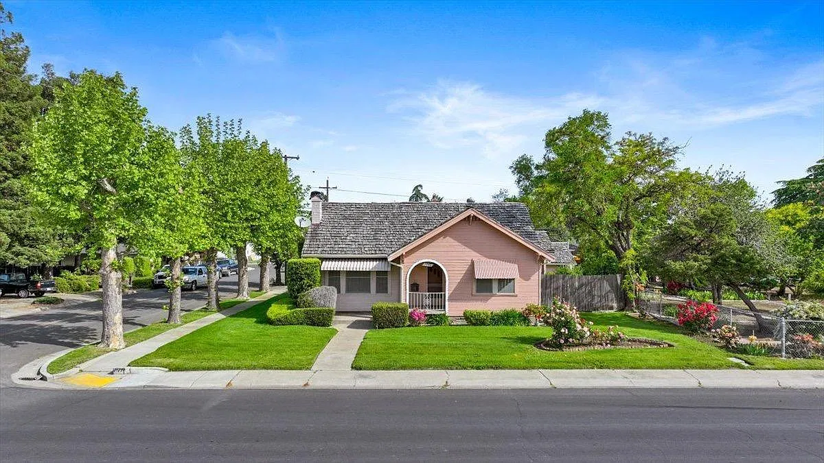 4 bed, 1540 sqft, $2,599 — Photo 2