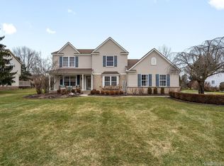 1143 Wheatfield Dr, Lake Orion, MI 48362