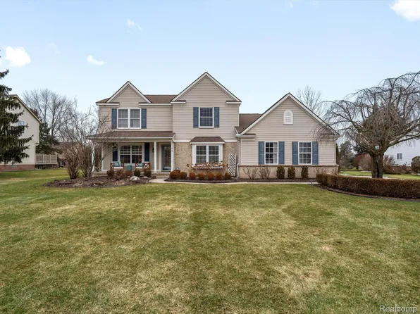 1143 Wheatfield Dr, Lake Orion, MI 48362