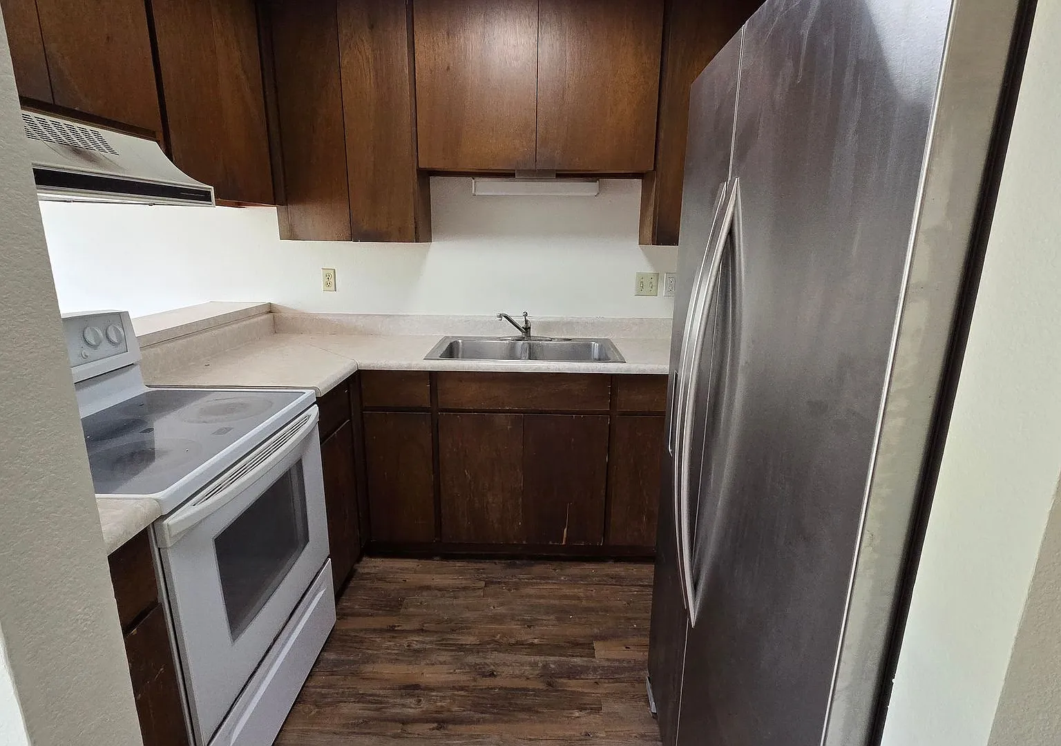 3 Bedroom 2 Bath Duplex Home For Rent With 2 Car Garage. — Photo 2