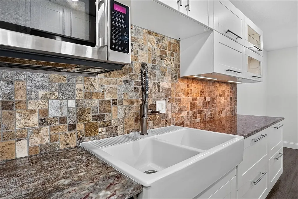 2 bed, 2.0 bath, 936 sqft, $3,200 — Photo 4