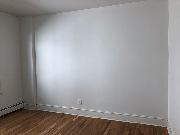 3rd image of 2315 Irving Ave S APT 6