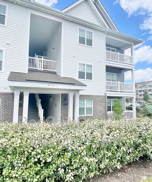 1st image of 1744 Vankar Dr #206