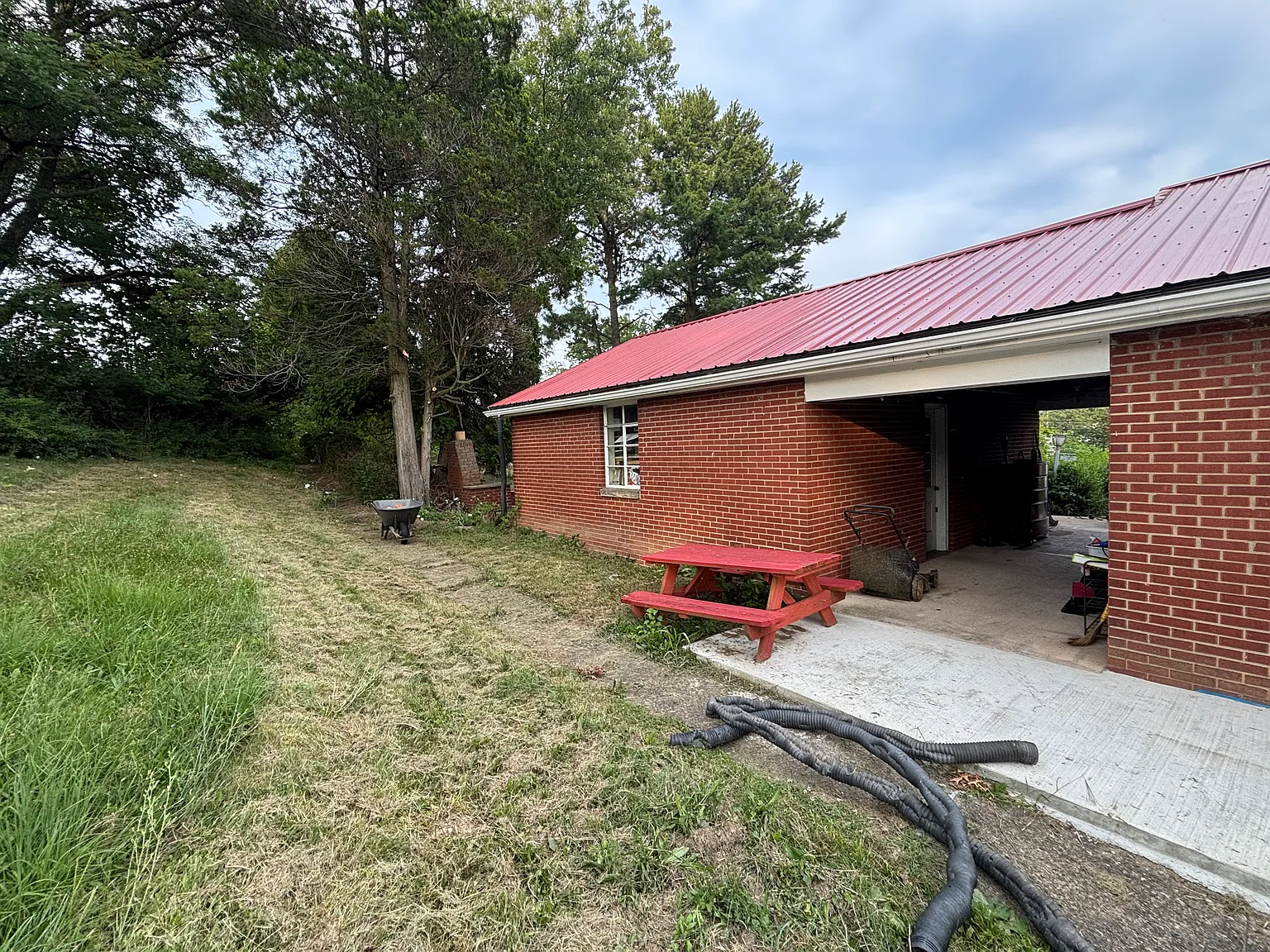 3 bed, 1.5 bath, 1336 sqft, $1,800 — Photo 4