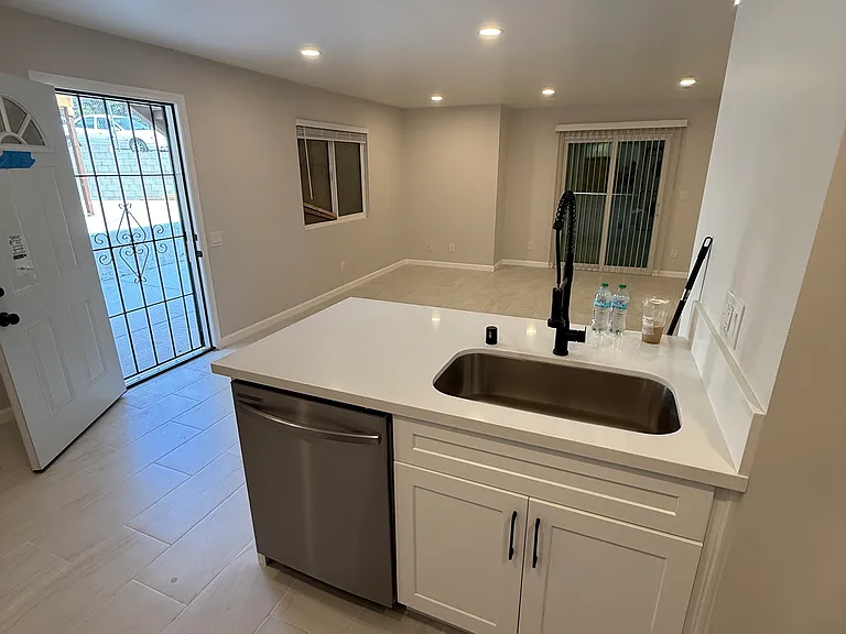 4750-4754 Cereza St #B1 — Photo 4