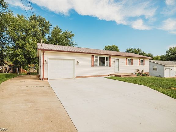 4th image of 239 Locust Dr