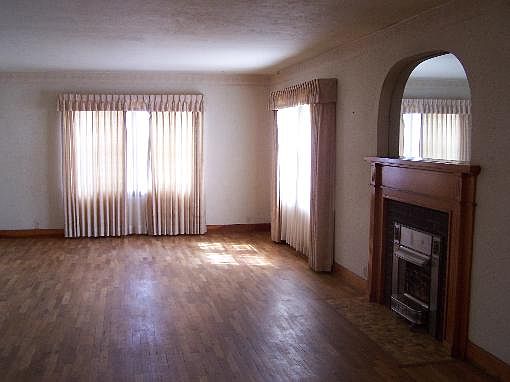 3rd image of 115 N Oak St