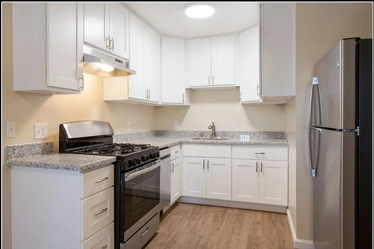 Midtown Apartments — Photo 4