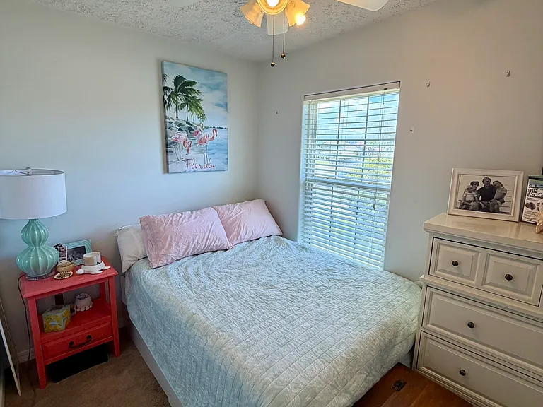 2nd bedroom - great guest space