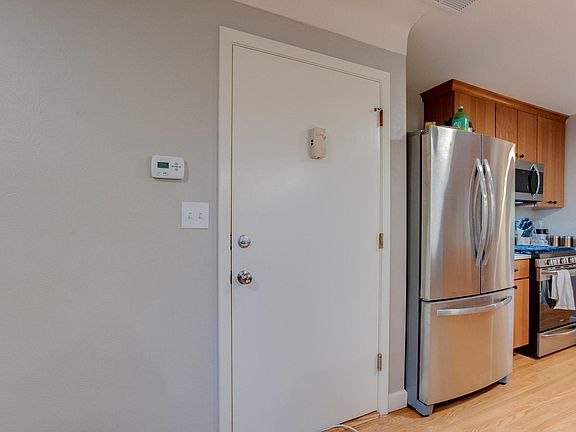 5th image of 1848 Ashland Ave #3