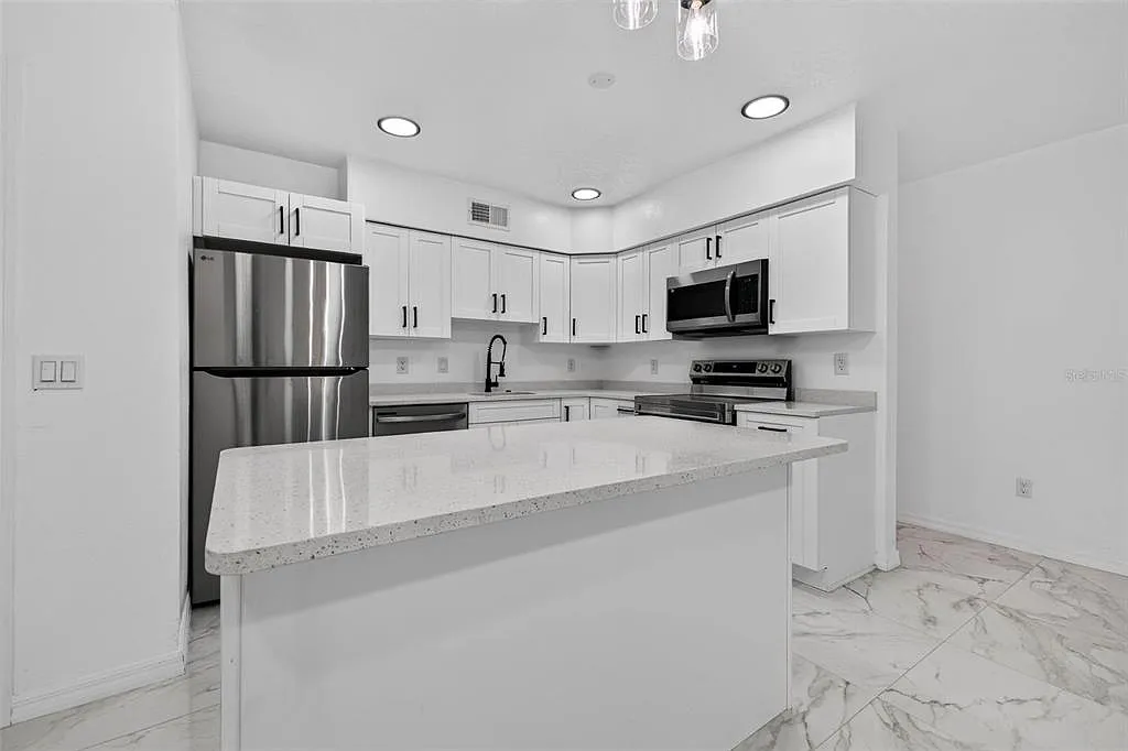 3 bed, 2.0 bath, 1268 sqft, $2,900 — Photo 4