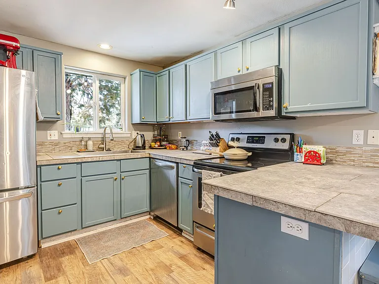 295 SW 25th St — Photo 15
