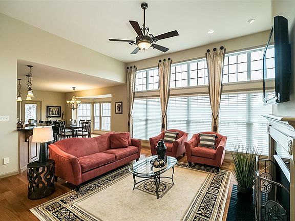 5th image of 9900 Grandview Hill Ct