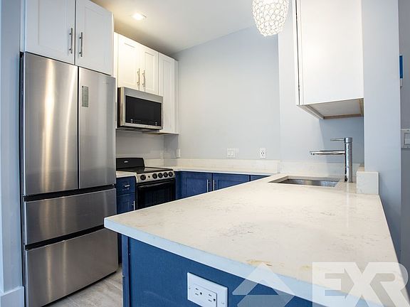 5th image of 371 Stockholm St #2G