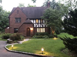 8 Carstensen Rd, Scarsdale, NY 10583