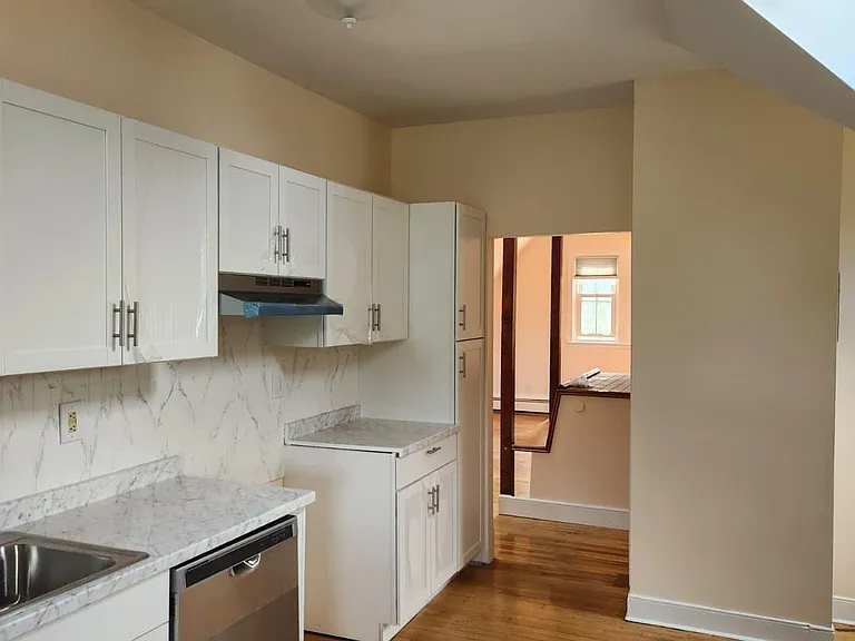 92 Roe Ave #3 — Photo 5