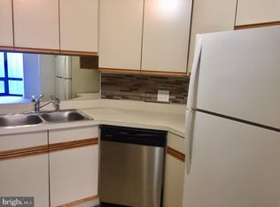 2020 Walnut St APT 8J, Philadelphia, PA 19103