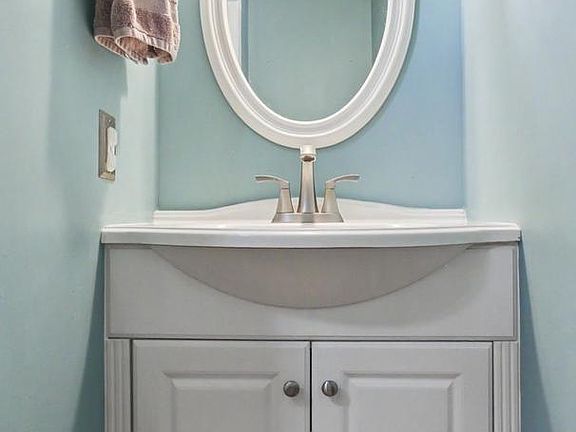 4th image of 21744 Leatherleaf Cir