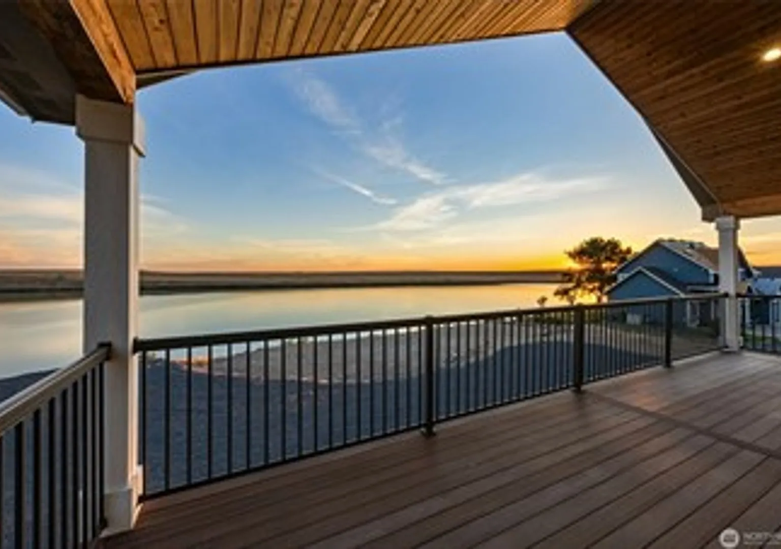 Lakefront Property on 2.5 acres — Photo 3