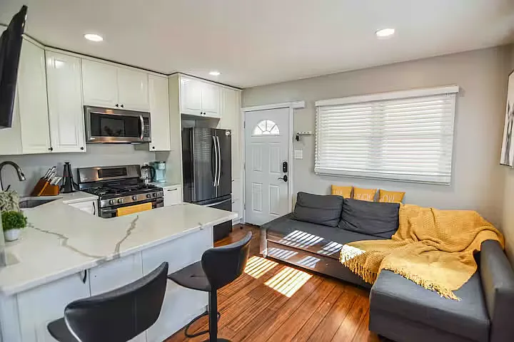 945 Olympia Blvd — Photo 14