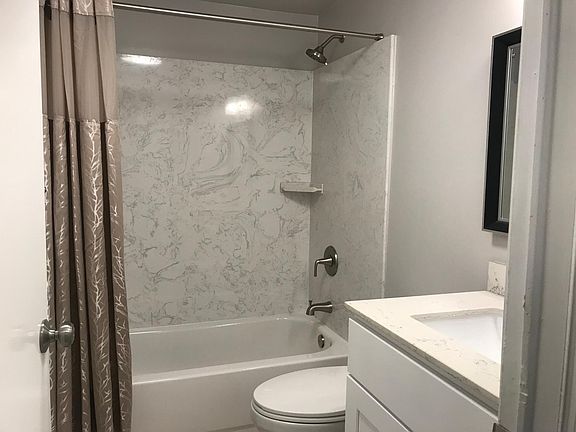 4th image of 1079 Walnut Woods Ct