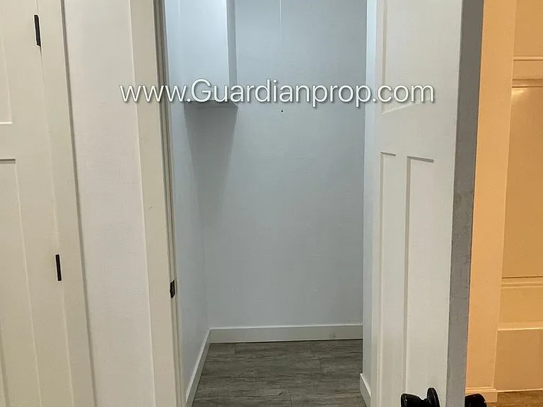 735 Tyler St NE #4 — Photo 8