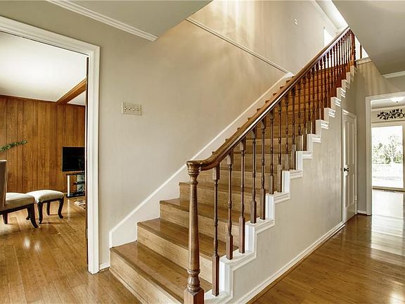 5th image of 107 Royal Oak Dr