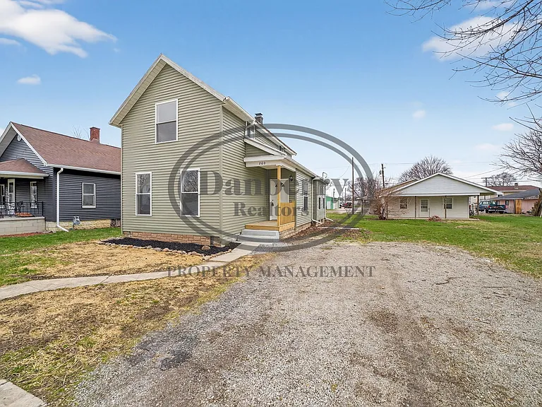 260 E 6th St — Photo 1