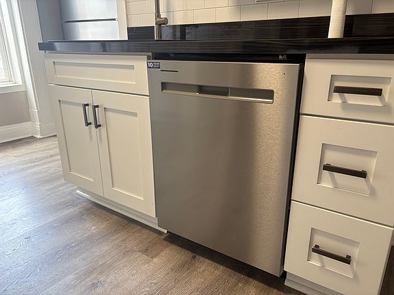 3rd image of 1364 W 58th St #2