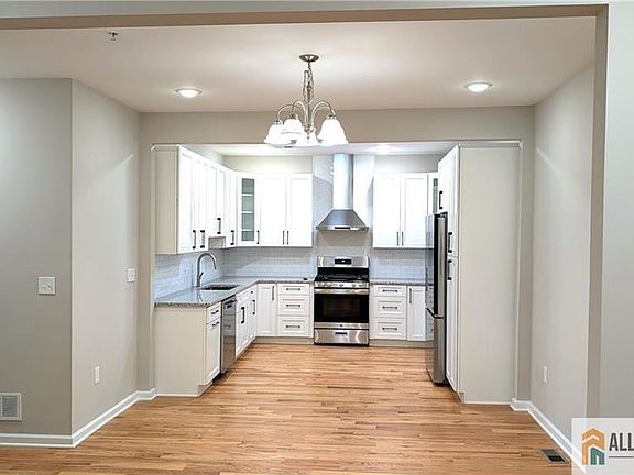 3rd image of 120 Forest Dr #120