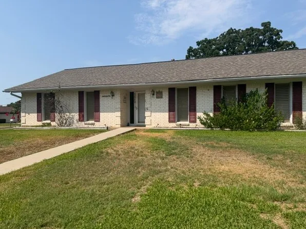 3612 Meadow Oaks Ln, Bryan, TX 77802