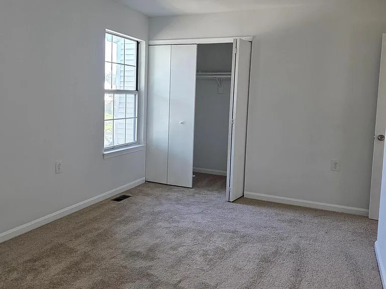 404 Trefoil Pl — Photo 8