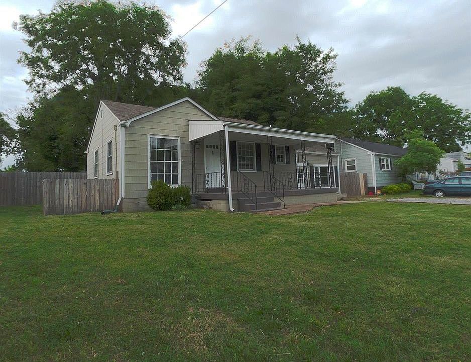 1st image of 2606 Crump Dr