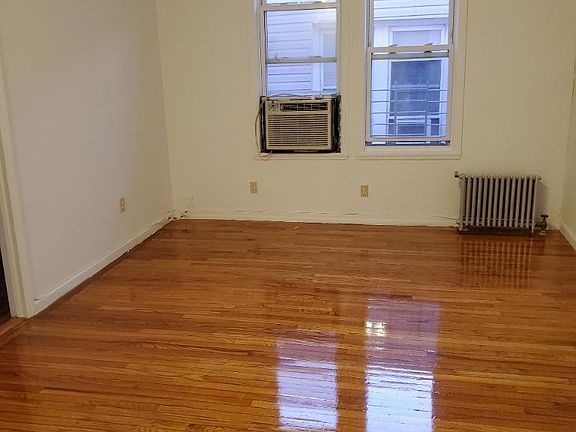 4th image of 2851 Randall Ave Floor 2