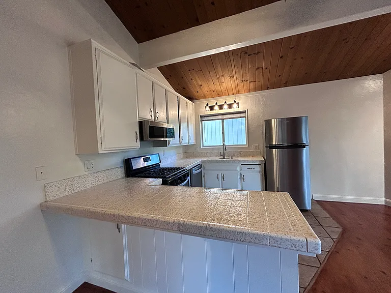 28226 Larchmont Ln — Photo 3