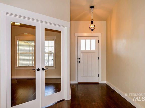 4th image of 3922 Raintree Dr