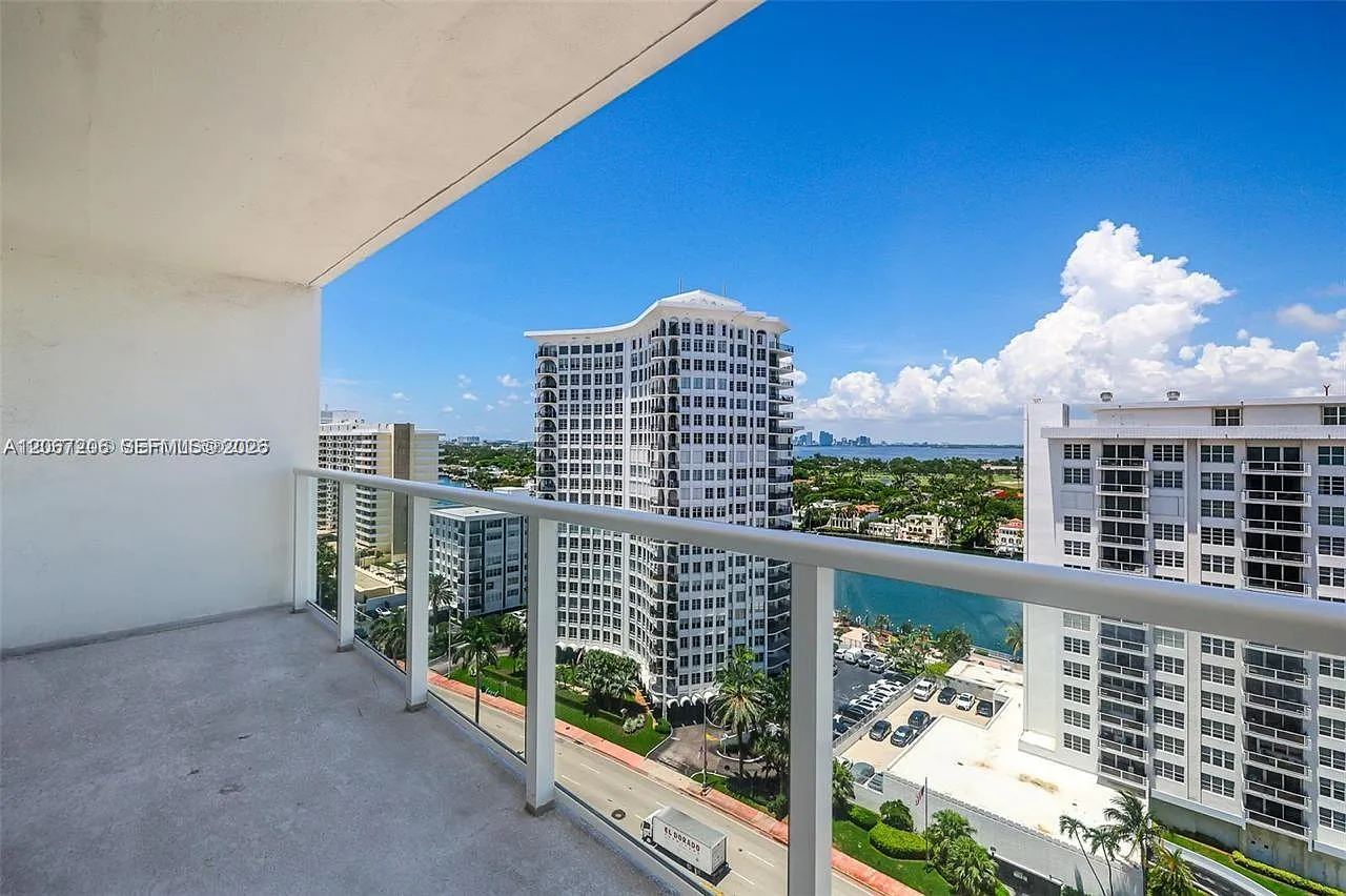 Arlen Beach Condo — Photo 1